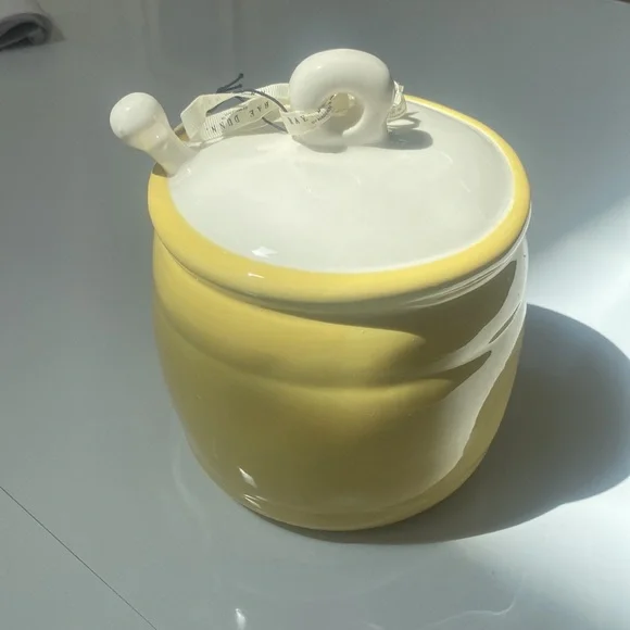 Rae Dunn, ceramic 8”sweet honey pot shaped birdhouse. Text reads”Bee Sweet” - Picture 6 of 7